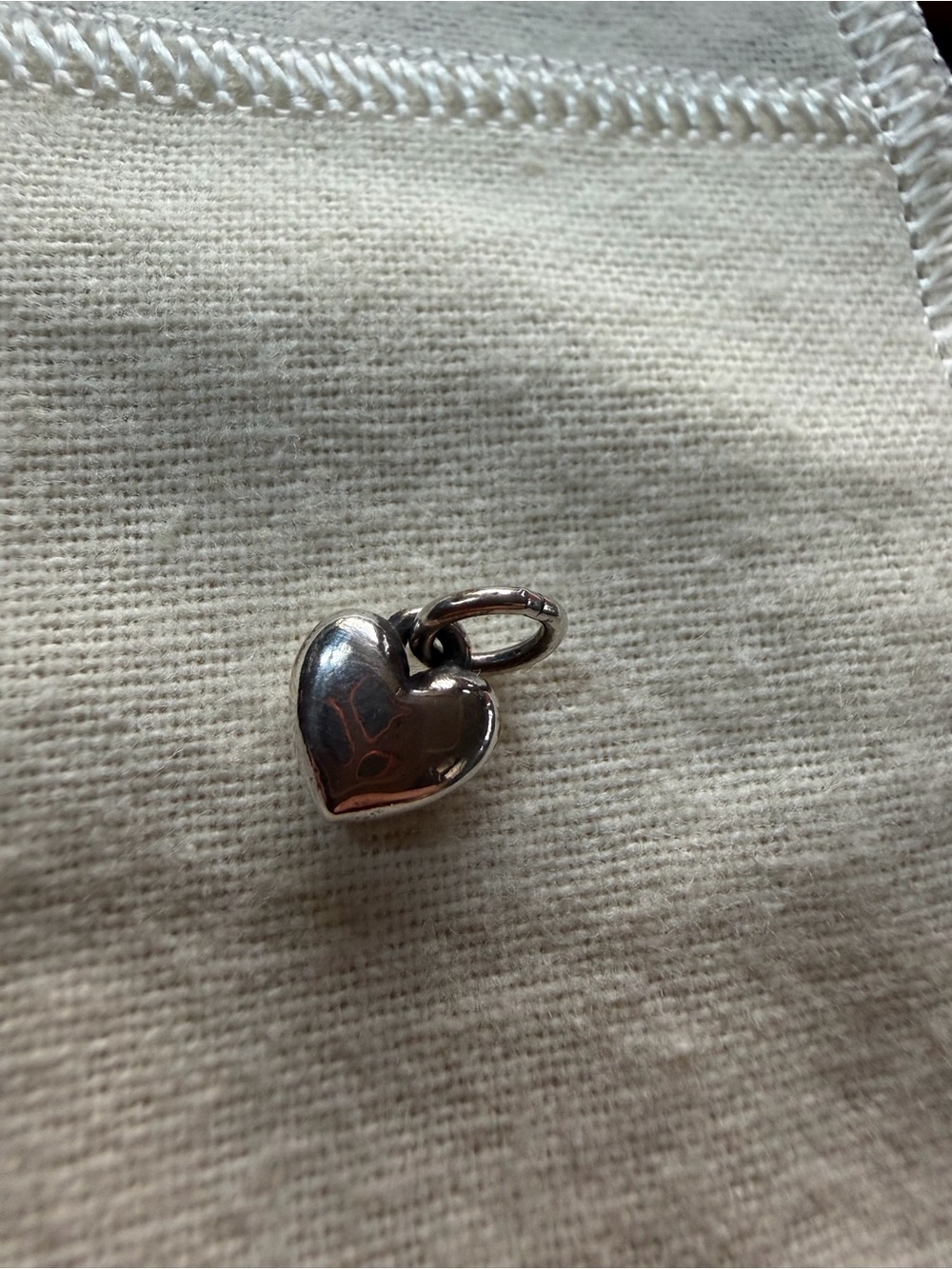 Mini heart charm - Picture 4 of 5